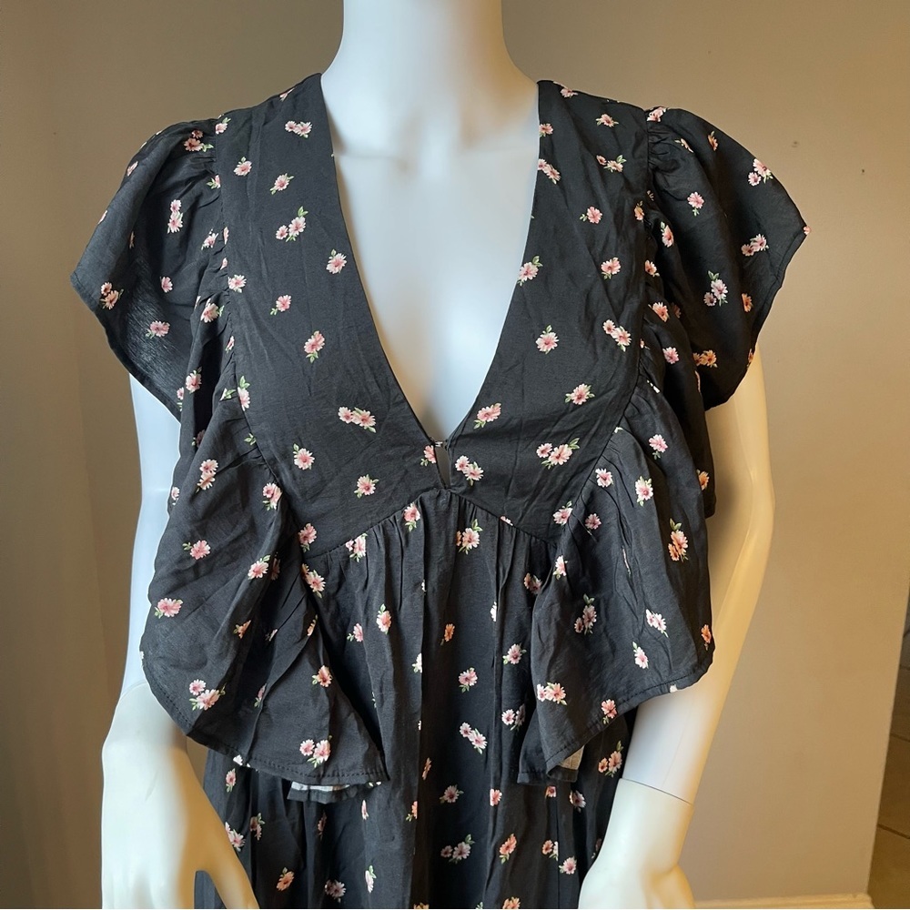 Floral Butterfly-Sleeve Maxi Dress
Size Medium
New
Brand is Forever 21 - Picture 4 of 14